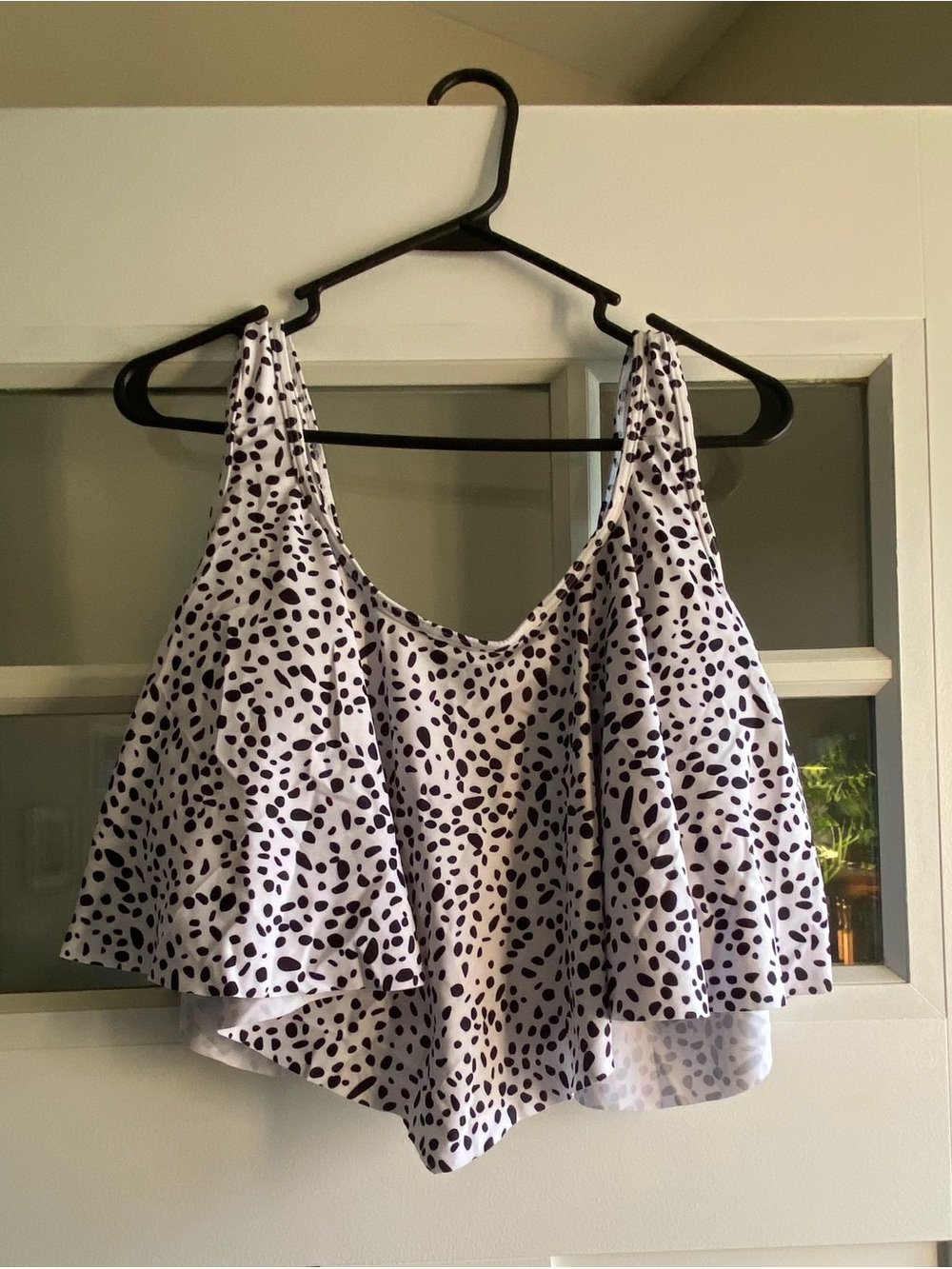 Black & White Spot Print Ruffle Swim Tank Top - Women